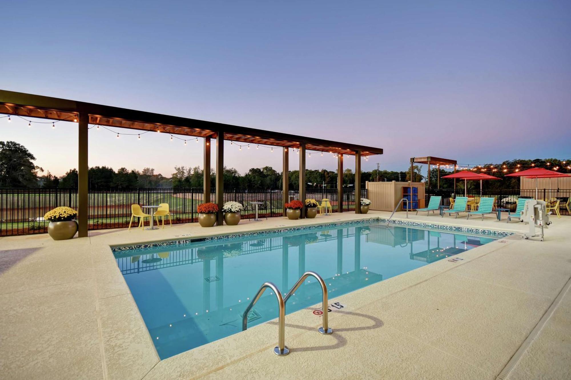 Home2 Suites By Hilton Lagrange Bagian luar foto